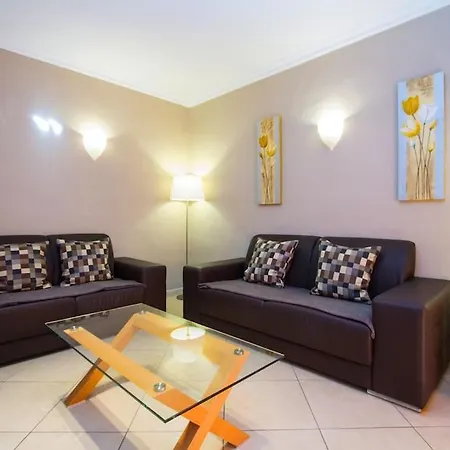 Beautiful With Stunning Sea Views شقة تياس