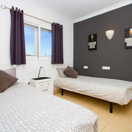 Beautiful With Stunning Sea Views شقة تياس